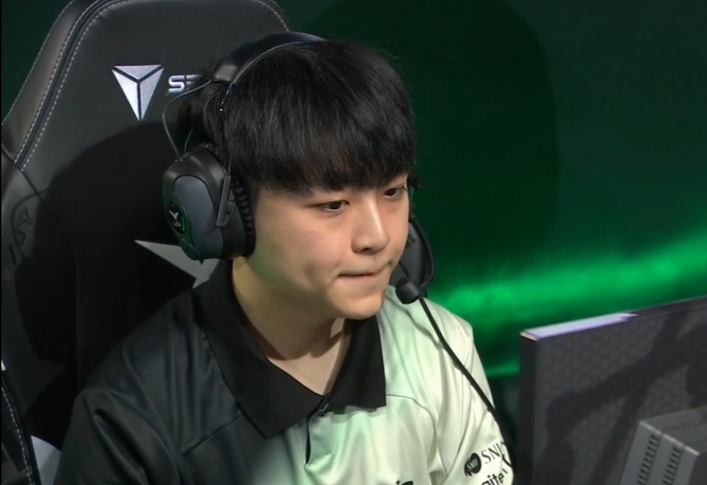 Bilibili Gaming 战胜 Invictus Gaming 在 LPL Split 2 2025